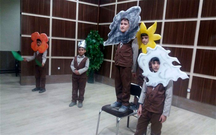 جشنواره های سرود و تئاتر  در  شهرستان دیواندره در حال برگزاری است