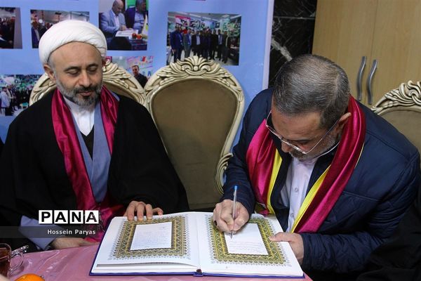 بازدید سرزده وزیر آموزش و پرورش از نمایشگاه عیدانه بنیاد خیریه فجر