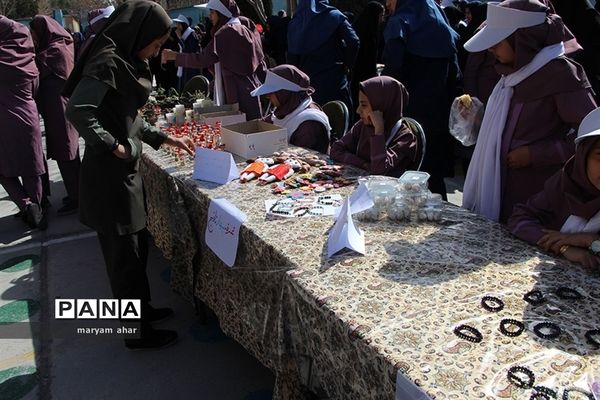 برگزاری جشنواره و بازارچه خلاقیت و هنرهای دستی دانش آموزان یزد