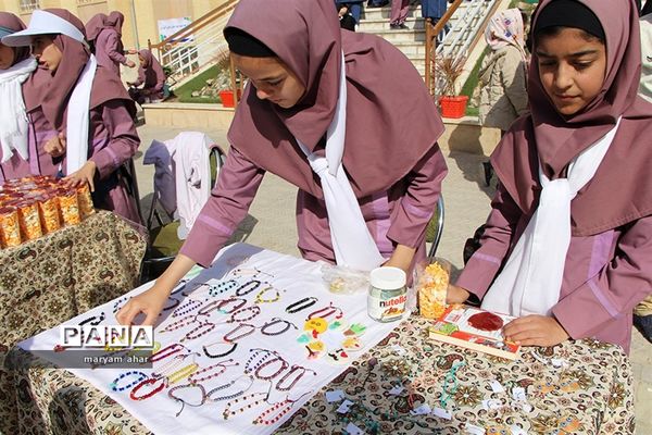 برگزاری جشنواره و بازارچه خلاقیت و هنرهای دستی دانش آموزان یزد