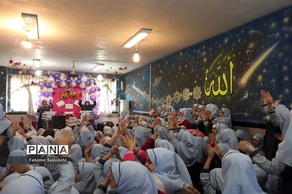 برگزاری مراسم جشن تکلیف 300 دانش‌آموز مدارس دخترانه منطقه خزل شهرستان نهاوند