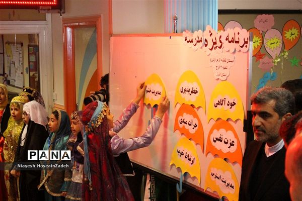 بازدید وزیر آموزش و پرورش از برنامه ویژه مدارس استان البرز