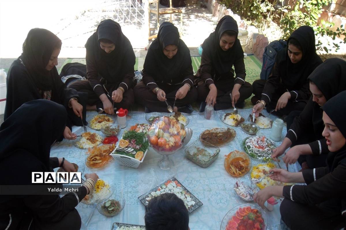 برگزاری جشنواره غذاهای اصیل و ایرانی  در زرین دشت