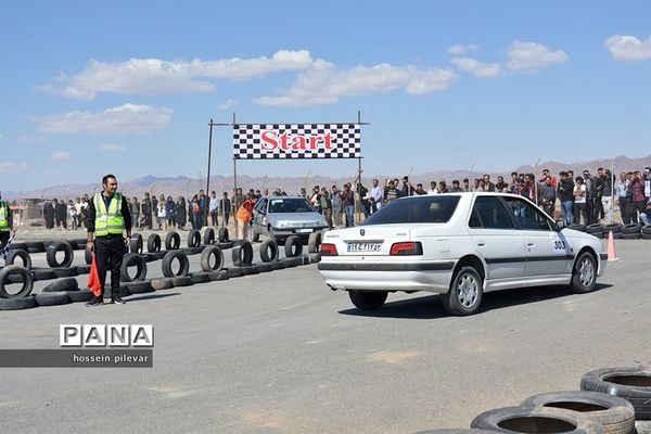 برگزاری پیست اتومبیل‌رانی و موتورسواری در پیست چند منظوره امیر آباد