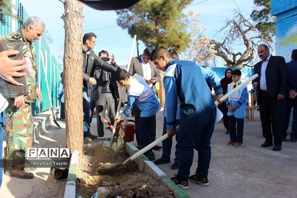 برگزاری آیین روز درختکاری در دبستان شهید رجایی سمنان