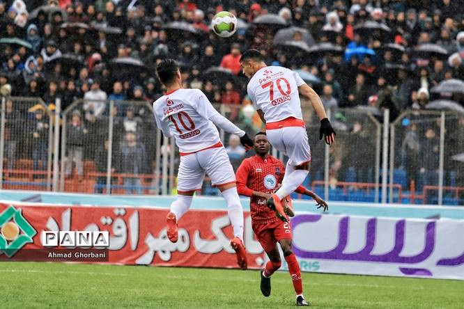 دیدار تیمهای نساجی و پرسپولیس