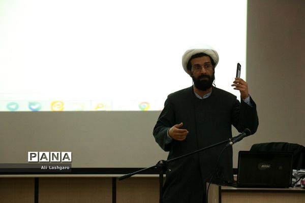 نشست تبیین بیانیه گام دوم انقلاب