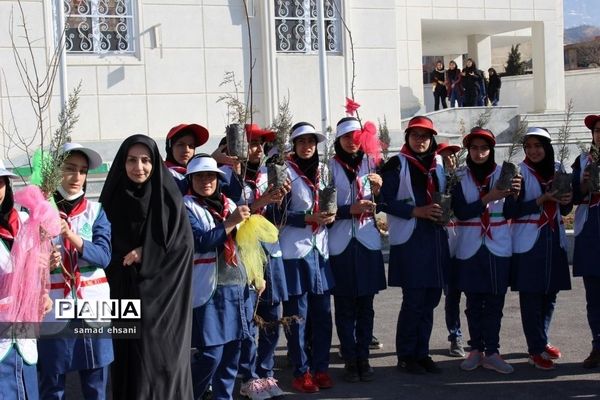 آیین برگزاری جشن تولد زمین (درختکاری) مدرسه مصلی نژاد یاسوج