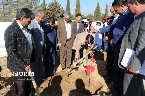 آیین برگزاری جشن تولد زمین (درختکاری) مدرسه مصلی نژاد یاسوج