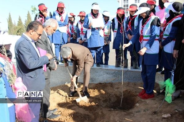 آیین برگزاری جشن تولد زمین (درختکاری) مدرسه مصلی نژاد یاسوج