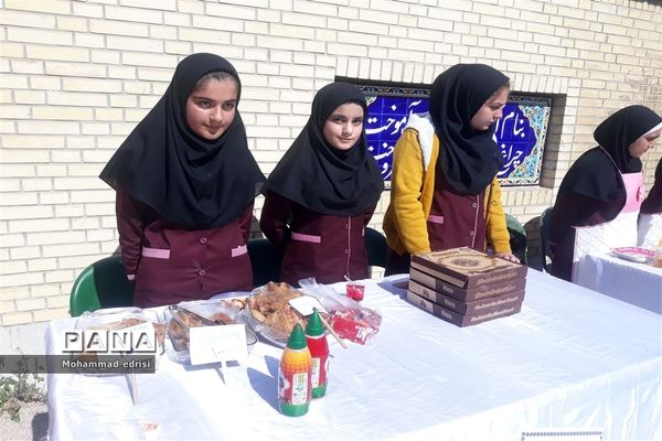 برپایی بازارچه فن‌آوری و کارآفرینی دانش‌آموزی در خِشت