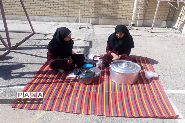 برپایی بازارچه فن‌آوری و کارآفرینی دانش‌آموزی در خِشت