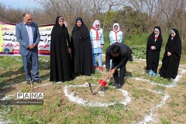 کلنگ‌زنی احداث دو واحد مسکونی برای دانش‌آموزان نیازمند در بهشهر