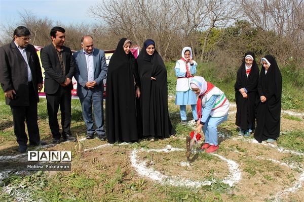 کلنگ‌زنی احداث دو واحد مسکونی برای دانش‌آموزان نیازمند در بهشهر