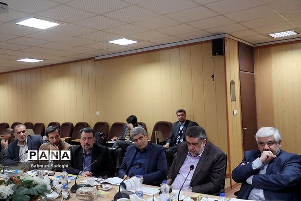 نشست هیئت‌ امنای سازمان دانش‌آموزی
