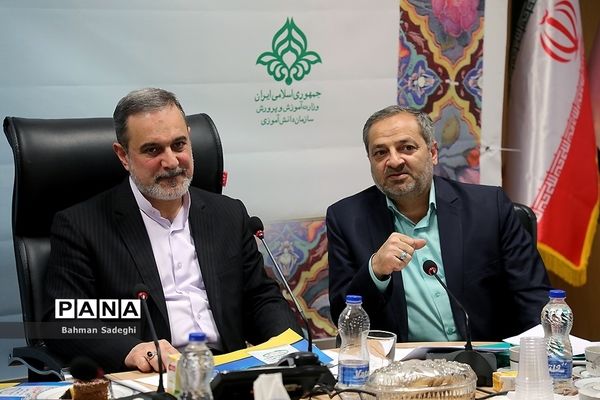 نشست هیئت‌ امنای سازمان دانش‌آموزی