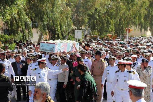 تشییع پیکر پاک  و مطهره شهید گمنام در پایگاه دوم دریایی  بوشهر