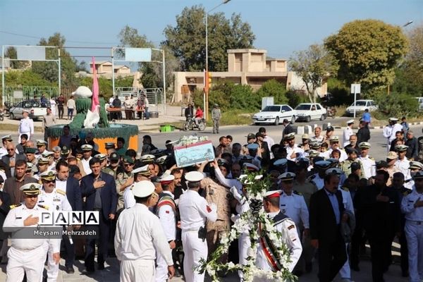 تشییع پیکر پاک  و مطهره شهید گمنام در پایگاه دوم دریایی  بوشهر