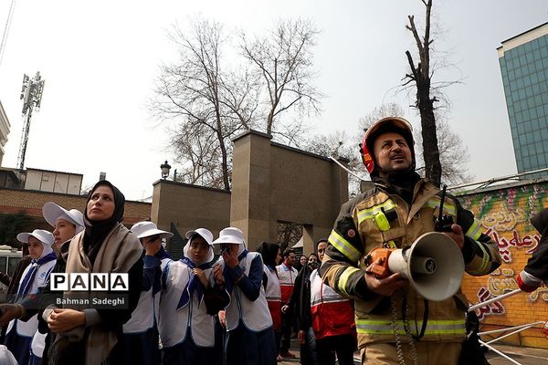 مانور آمادگی مقابله با خطرات حریق و پیشگیری از حوادث چهارشنبه آخر سال