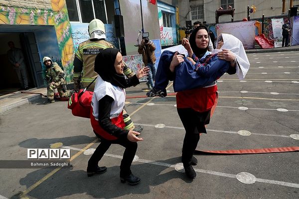 مانور آمادگی مقابله با خطرات حریق و پیشگیری از حوادث چهارشنبه آخر سال