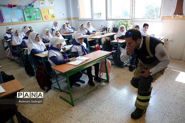 مانور آمادگی مقابله با خطرات حریق و پیشگیری از حوادث چهارشنبه آخر سال