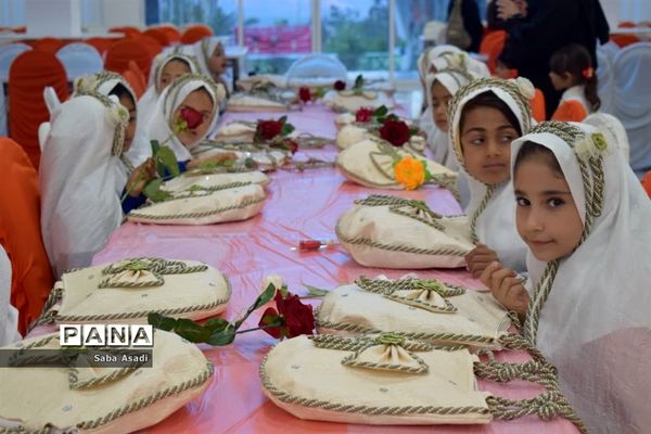 آیین جشن تکلیف دانش‌آموزان دختر در گله دار