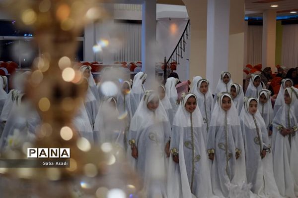 آیین جشن تکلیف دانش‌آموزان دختر در گله دار