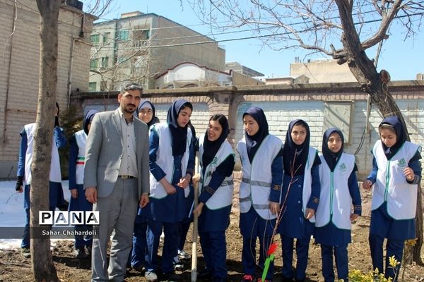 مراسم جشن تولد زمین در مدرسه فرزانگان 2 همدان