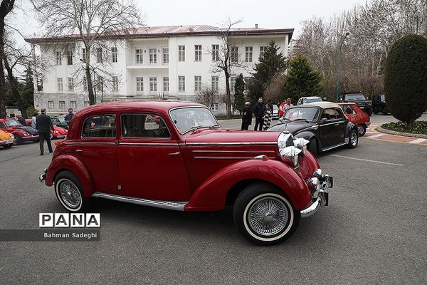 نمایش ماشین‌های تاریخی در کاخ سعد آباد