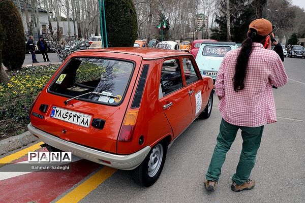 نمایش ماشین‌های تاریخی در کاخ سعد آباد