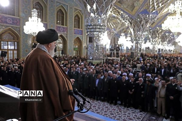 حضور رهبر معظم انقلاب در اجتماع زائران و مجاوران حرم مطهر رضوی