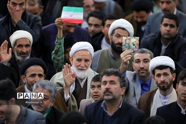 حضور رهبر معظم انقلاب در اجتماع زائران و مجاوران حرم مطهر رضوی