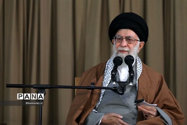 حضور رهبر معظم انقلاب در اجتماع زائران و مجاوران حرم مطهر رضوی