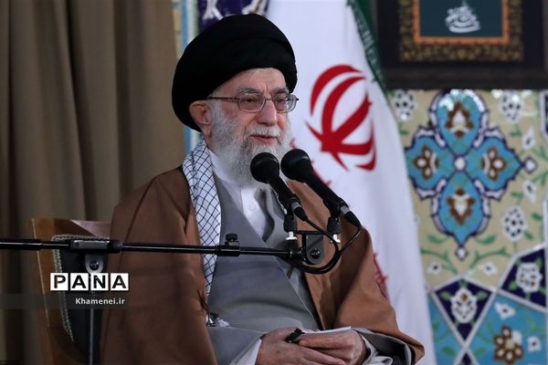 حضور رهبر معظم انقلاب در اجتماع زائران و مجاوران حرم مطهر رضوی