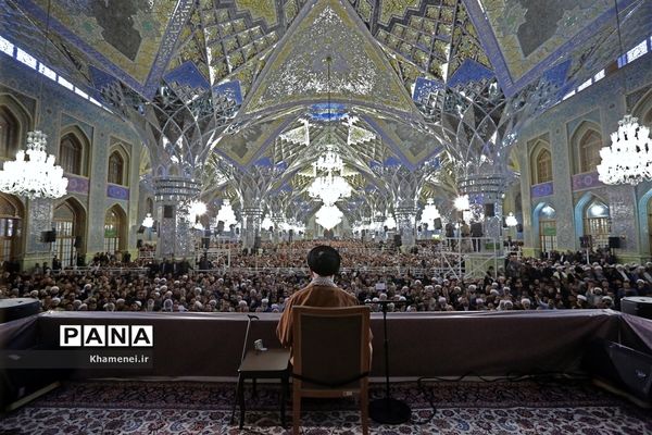 حضور رهبر معظم انقلاب در اجتماع زائران و مجاوران حرم مطهر رضوی