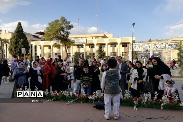 برپایی جشنواره «شیرازِ از گل بِهترو» در گذر حافظیه