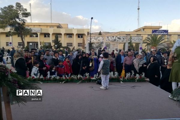 برپایی جشنواره «شیرازِ از گل بِهترو» در گذر حافظیه