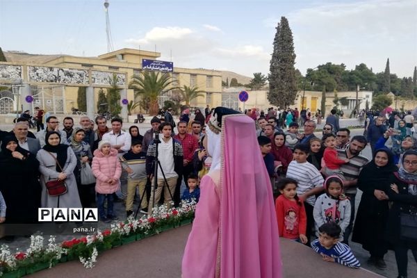 برپایی جشنواره «شیرازِ از گل بِهترو» در گذر حافظیه