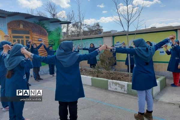 مراسم جشن نیکوکاری و روز درختکاری در دبستان دخترانه شاهد 2 شهرستان ملایر