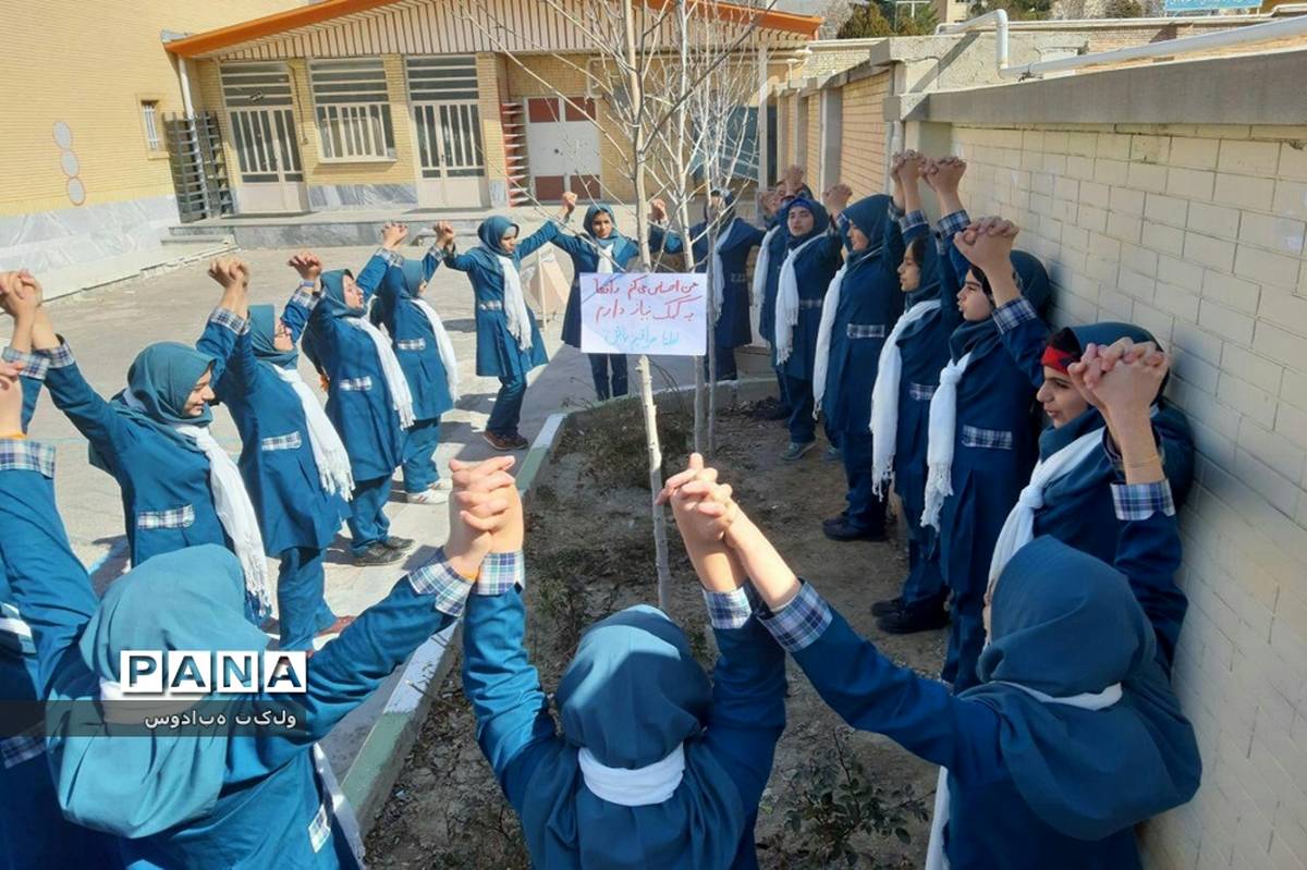 مراسم جشن نیکوکاری و روز درختکاری در دبستان دخترانه شاهد 2 شهرستان ملایر