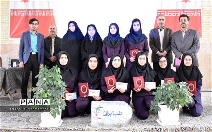 اولین کارسوق دانش آموزی طب ایرانی در یزد