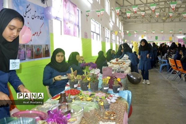 نمایشگاه فن بازار کار و فناوری و دست سازه‌های دانش‌آموزان در بوشهر