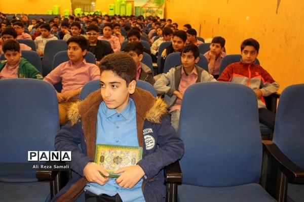 تجلیل از دانش‌آموزان برتر علمی و فرهنگی در بوشهر