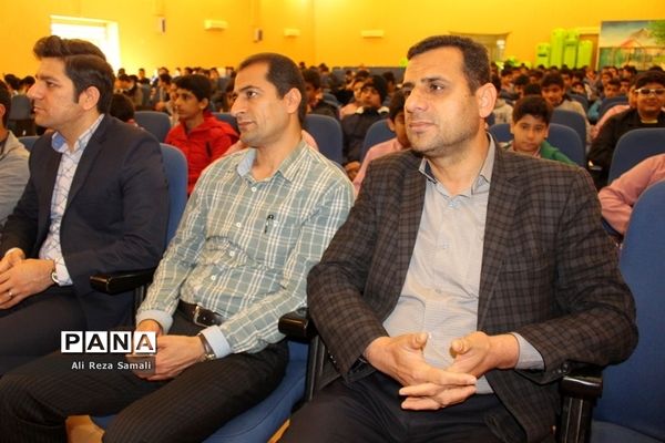 تجلیل از دانش‌آموزان برتر علمی و فرهنگی در بوشهر