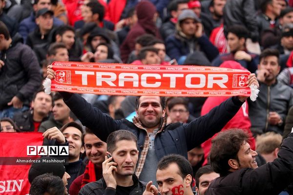 دیدار دو تیم تراکتورسازی تبریز و پدیده مشهد