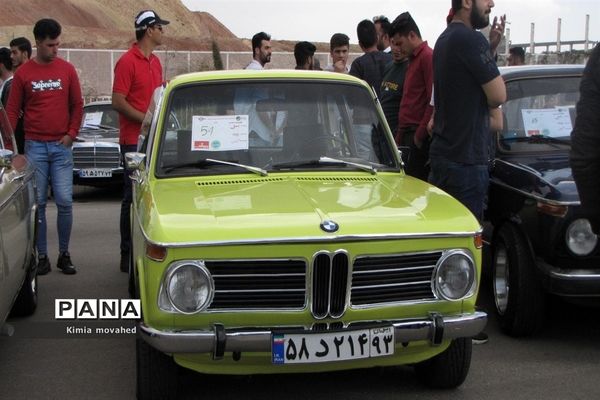 نمایشگاه خودروهای کلاسیک در شیراز