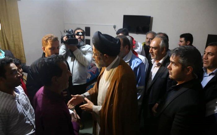 بازدید وزیر اطلاعات از اسکان آسیب دیدگان سیل در شیراز