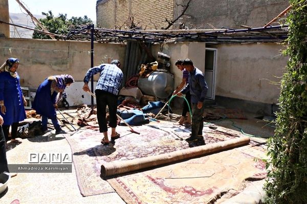 خانه‌تکانی مردم سیل‌زده شیراز در هفتمین روز از نوروز