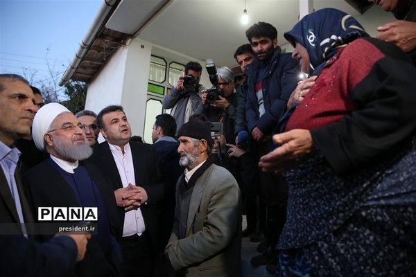 حضور رئیس جمهوری در جمع مردم روستای سیل زده کردخیل مازندران