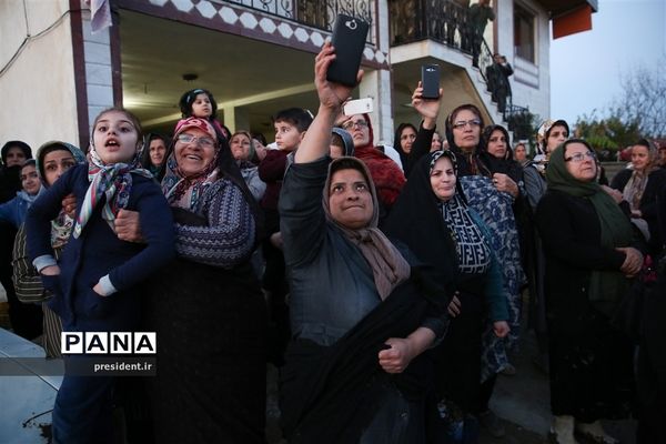 حضور رئیس جمهوری در جمع مردم روستای سیل زده کردخیل مازندران